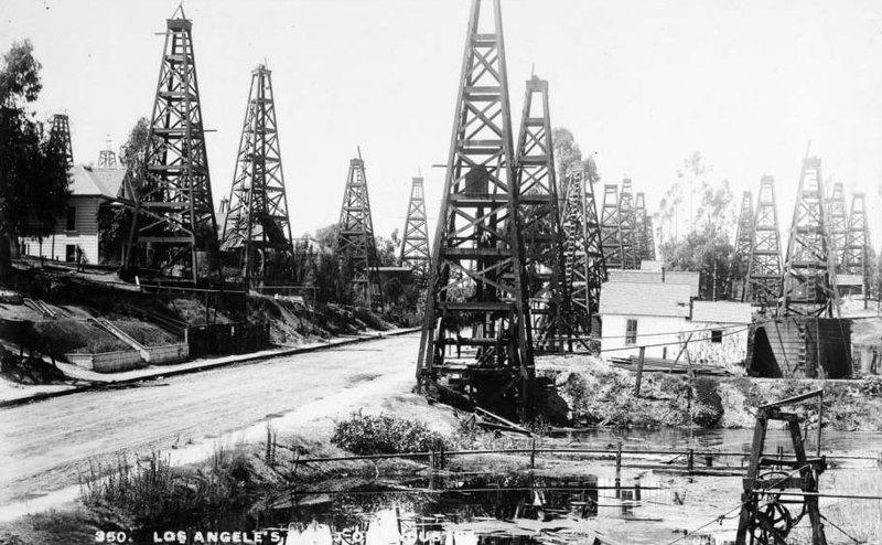 Illustration for article titled Los Angeles Was Once a Forest of Oil Derricks